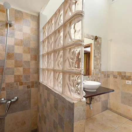 Beautiful Duque Poris *